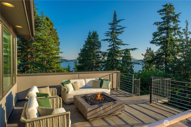 3410 W Mercer Way, Mercer Island, WA 98040