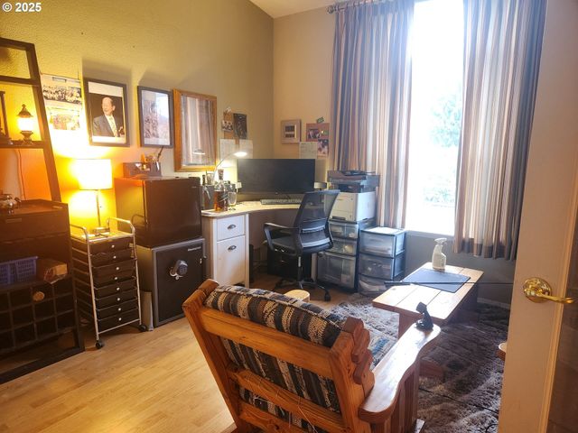 221 LAKELAND Dr, Lakeside, OR 97449