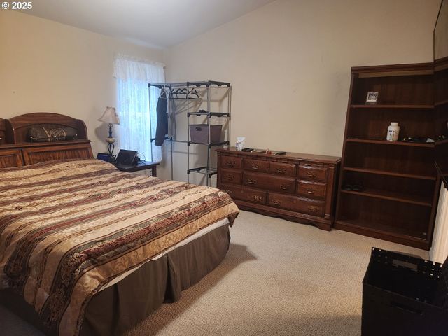 221 LAKELAND Dr, Lakeside, OR 97449