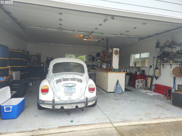 221 LAKELAND Dr, Lakeside, OR 97449