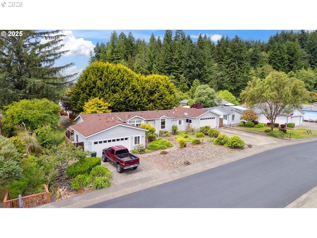 221 LAKELAND Dr, Lakeside, OR 97449