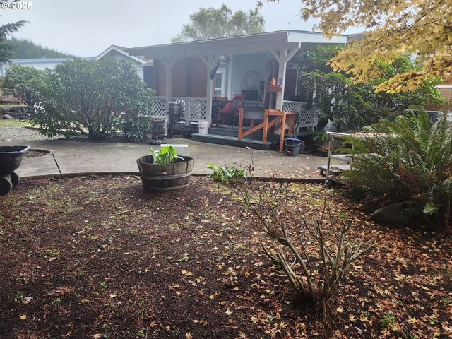 221 LAKELAND Dr, Lakeside, OR 97449