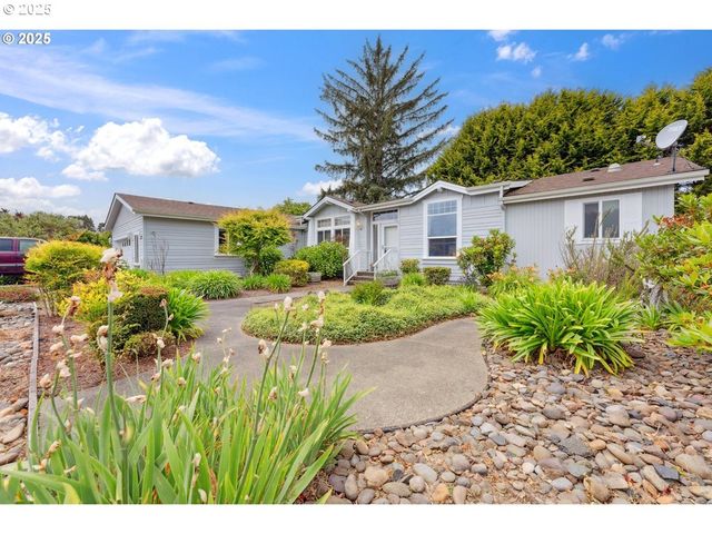 221 LAKELAND Dr, Lakeside, OR 97449