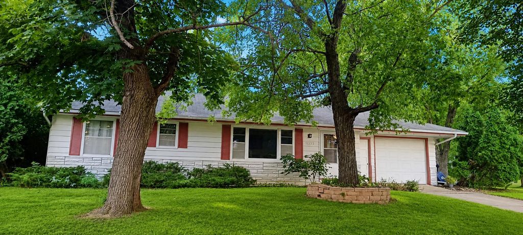 11333 Xavis Street NW, Coon Rapids, MN 55433