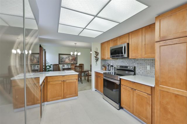 2417 LANCASTER DRIVE, Sun City Center, FL 33573