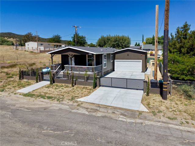 42815 Lowhill Drive, Lake Hughes, CA 93532
