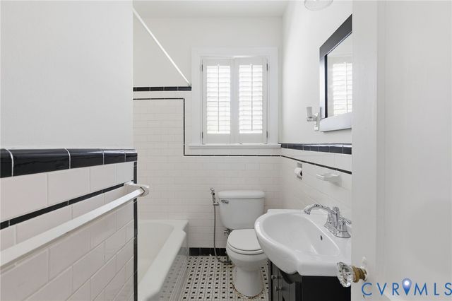 6002 Rois Rd, Richmond, VA 23227