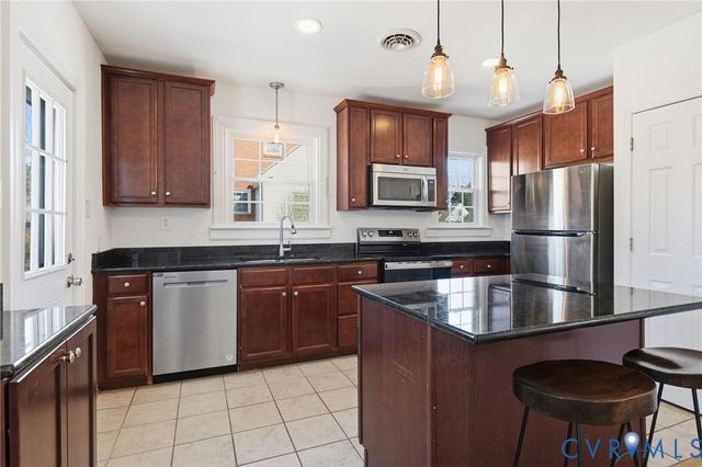 6002 Rois Rd, Richmond, VA 23227