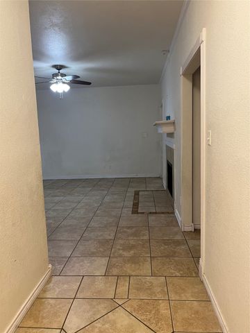 8712 Rainy Lake Drive, Fort Worth, TX 76244