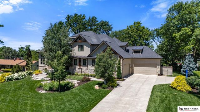 9414 Davenport Street, Omaha, NE 68114