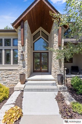 9414 Davenport Street, Omaha, NE 68114