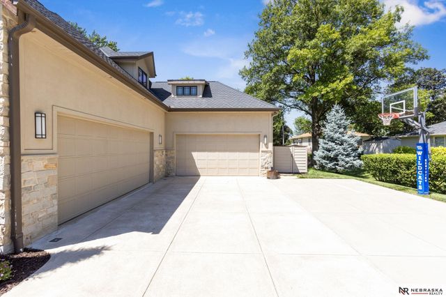 9414 Davenport Street, Omaha, NE 68114