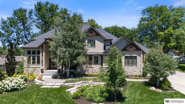 9414 Davenport Street, Omaha, NE 68114