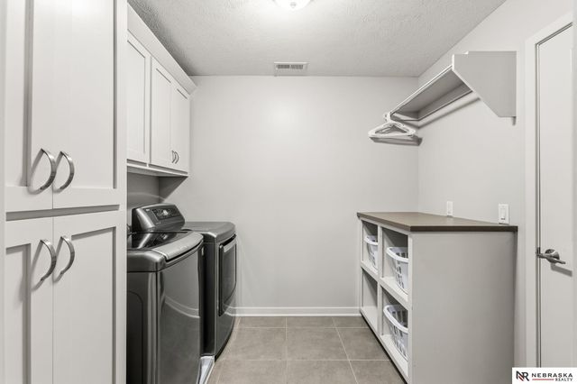 9414 Davenport Street, Omaha, NE 68114