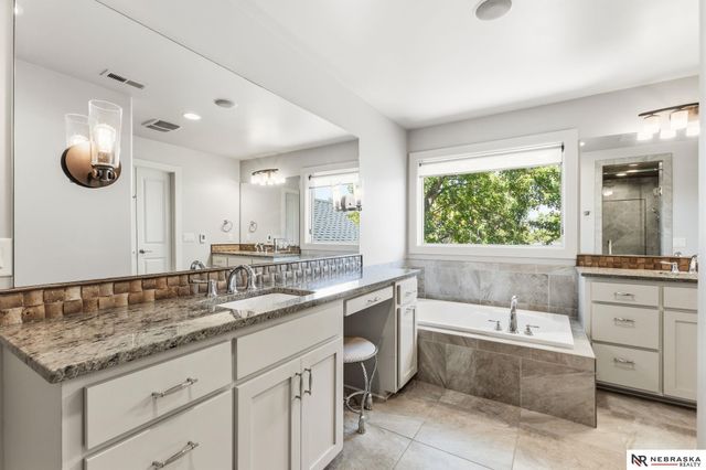9414 Davenport Street, Omaha, NE 68114