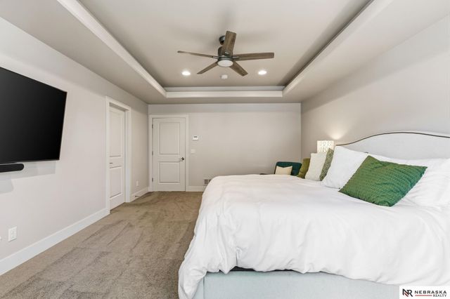 9414 Davenport Street, Omaha, NE 68114