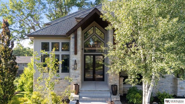 9414 Davenport Street, Omaha, NE 68114