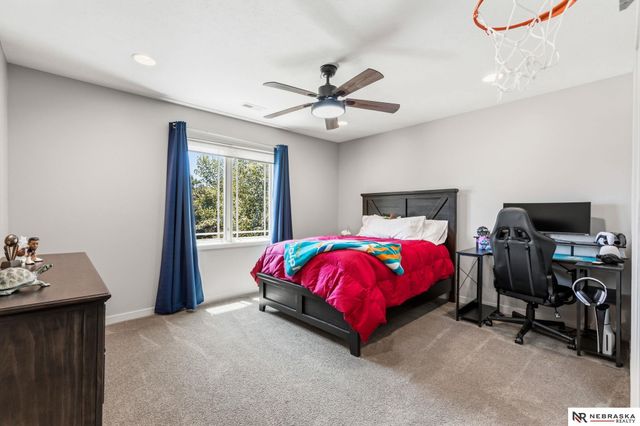 9414 Davenport Street, Omaha, NE 68114