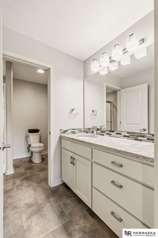 9414 Davenport Street, Omaha, NE 68114