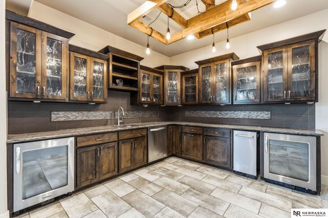 9414 Davenport Street, Omaha, NE 68114