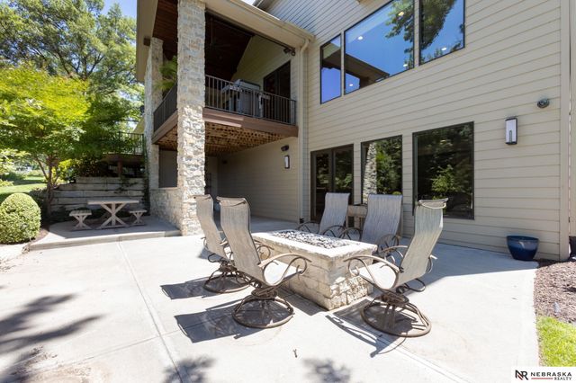 9414 Davenport Street, Omaha, NE 68114