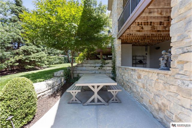9414 Davenport Street, Omaha, NE 68114