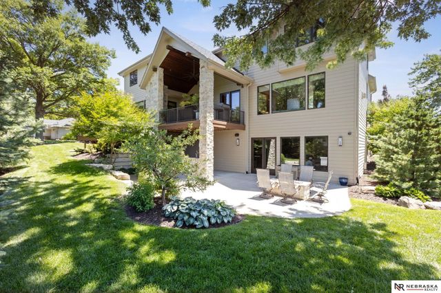 9414 Davenport Street, Omaha, NE 68114