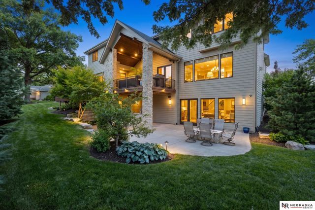 9414 Davenport Street, Omaha, NE 68114