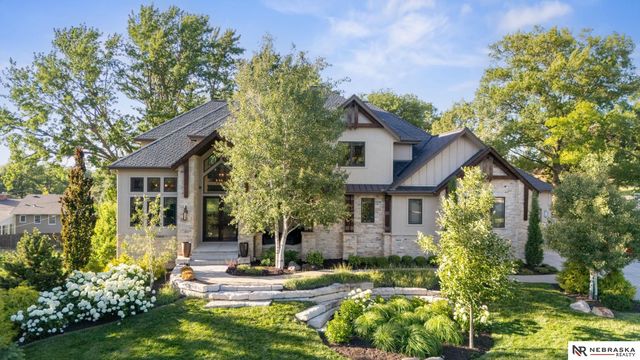9414 Davenport Street, Omaha, NE 68114
