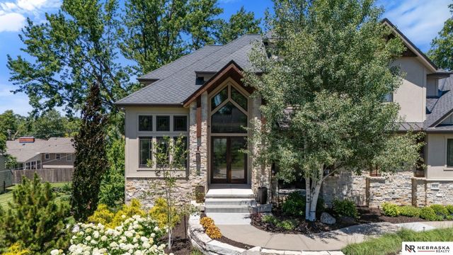 9414 Davenport Street, Omaha, NE 68114