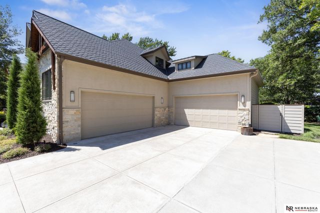 9414 Davenport Street, Omaha, NE 68114