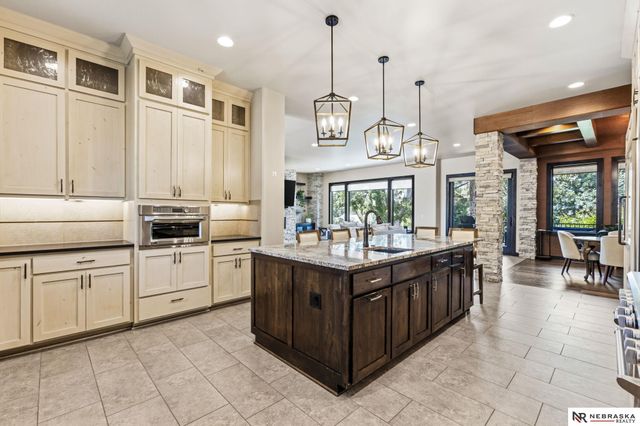 9414 Davenport Street, Omaha, NE 68114