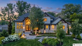 9414 Davenport Street, Omaha, NE 68114