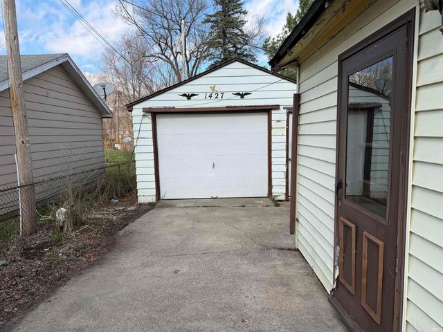 1427 Baywood Drive, New Haven, IN 46774