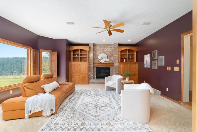 714 E Edenderry Ct, Spokane, WA 99223