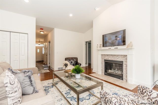 81 Lakepointe Way, Stillwater, NY 12866