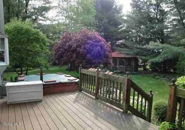 225 Long Meadow Lane, Rotterdam, NY 12306