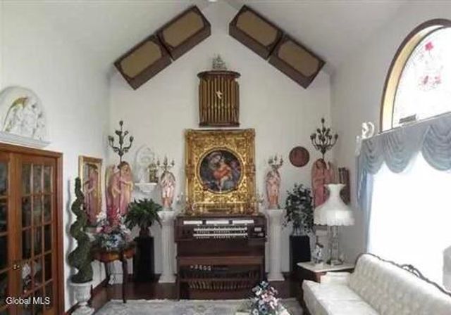 225 Long Meadow Lane, Rotterdam, NY 12306