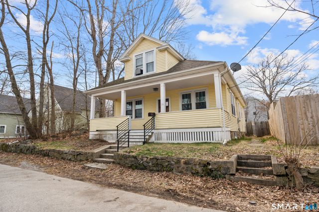 39 Oakridge Street, Norwich, CT 06360