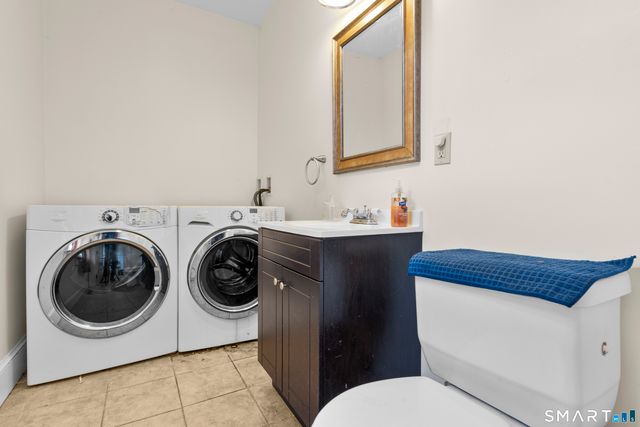 39 Oakridge Street, Norwich, CT 06360