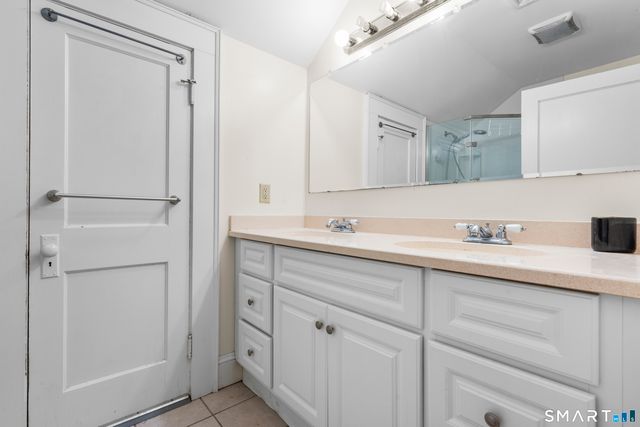 39 Oakridge Street, Norwich, CT 06360