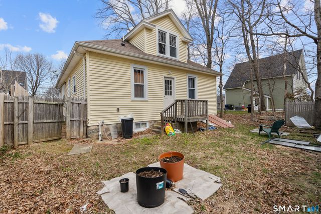 39 Oakridge Street, Norwich, CT 06360