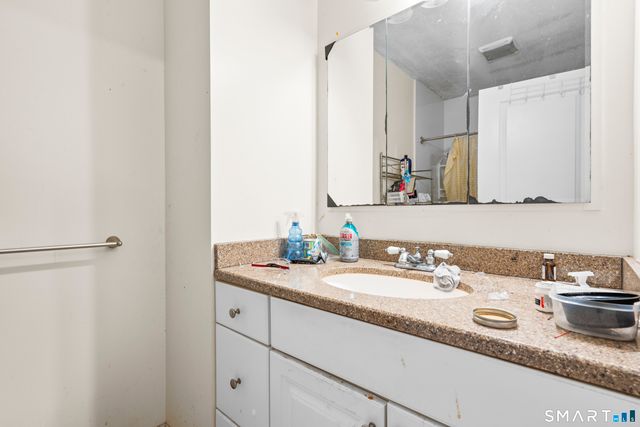 39 Oakridge Street, Norwich, CT 06360