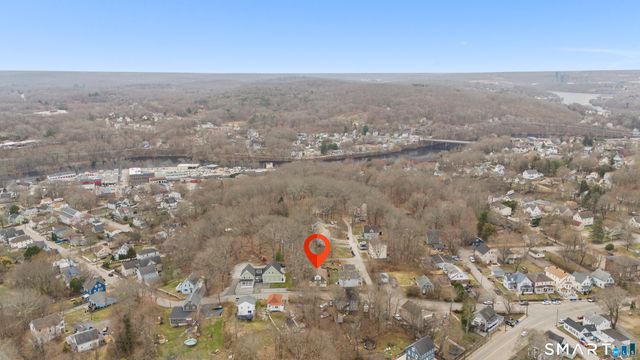 39 Oakridge Street, Norwich, CT 06360