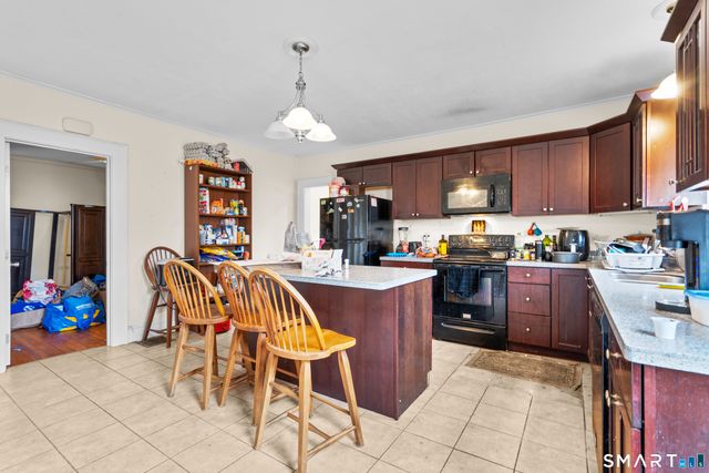 39 Oakridge Street, Norwich, CT 06360