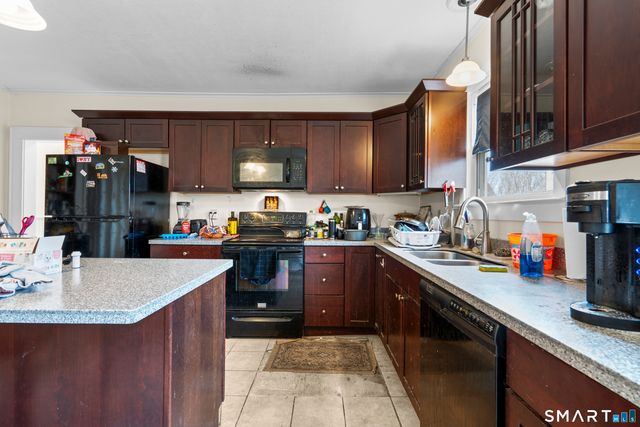 39 Oakridge Street, Norwich, CT 06360