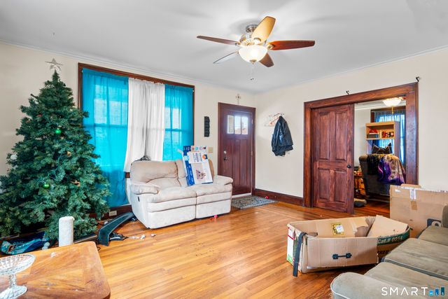 39 Oakridge Street, Norwich, CT 06360