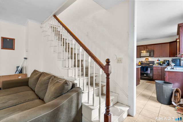 39 Oakridge Street, Norwich, CT 06360