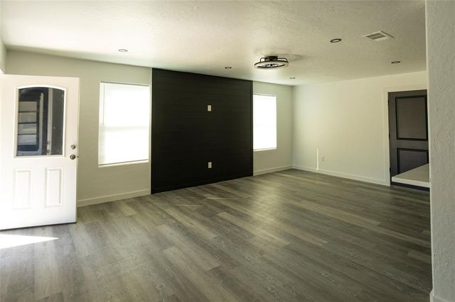 3280 Cartwright Street, Beaumont, TX 77701
