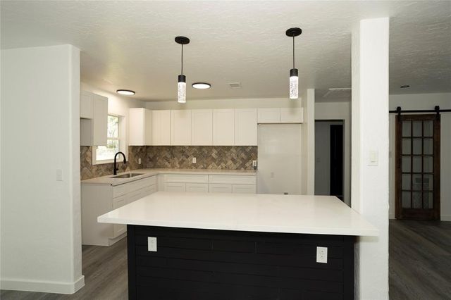 3280 Cartwright Street, Beaumont, TX 77701
